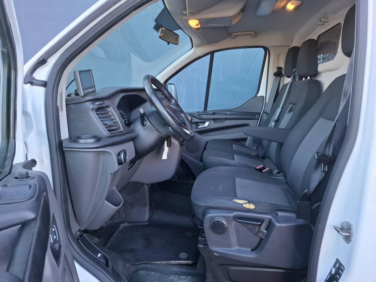 Ford Transit Custom Ford Transit Custom 340 2.0 TDCI L1H1 Trend AIRCO / CRUISE CONTROLE / 3 ZITS / TREKHAAK / EURO 6