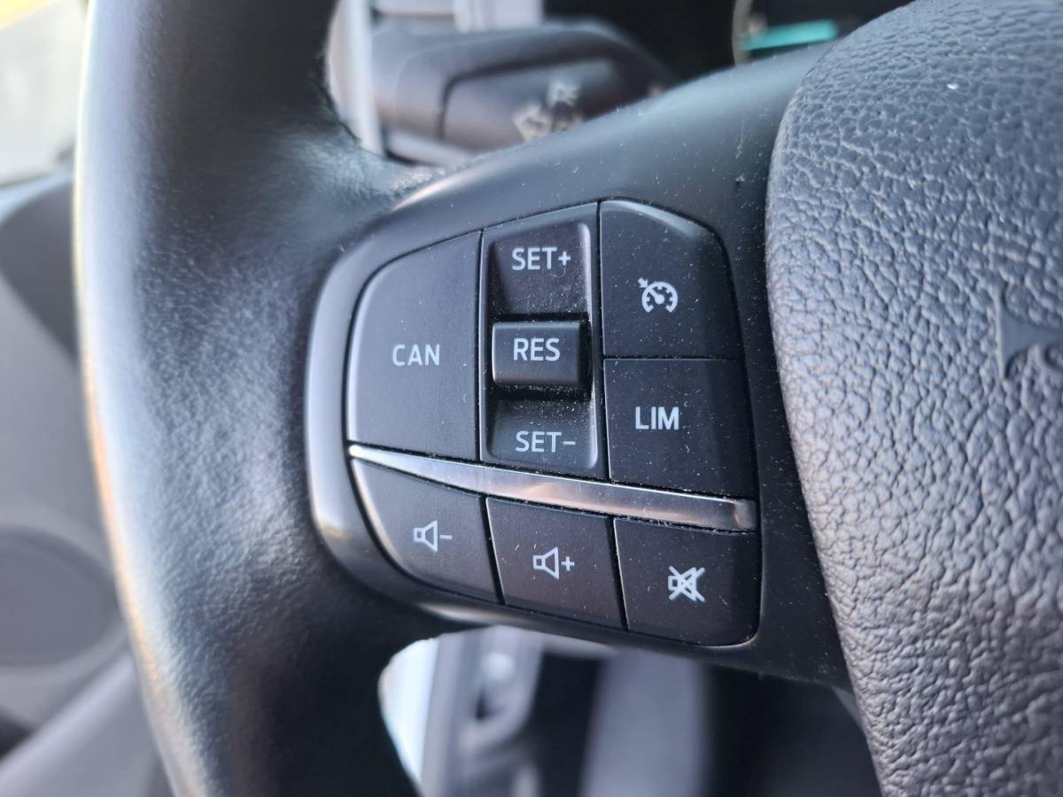 Ford Transit Custom Ford Transit Custom 340 2.0 TDCI L1H1 Trend AIRCO / CRUISE CONTROLE / 3 ZITS / TREKHAAK / EURO 6