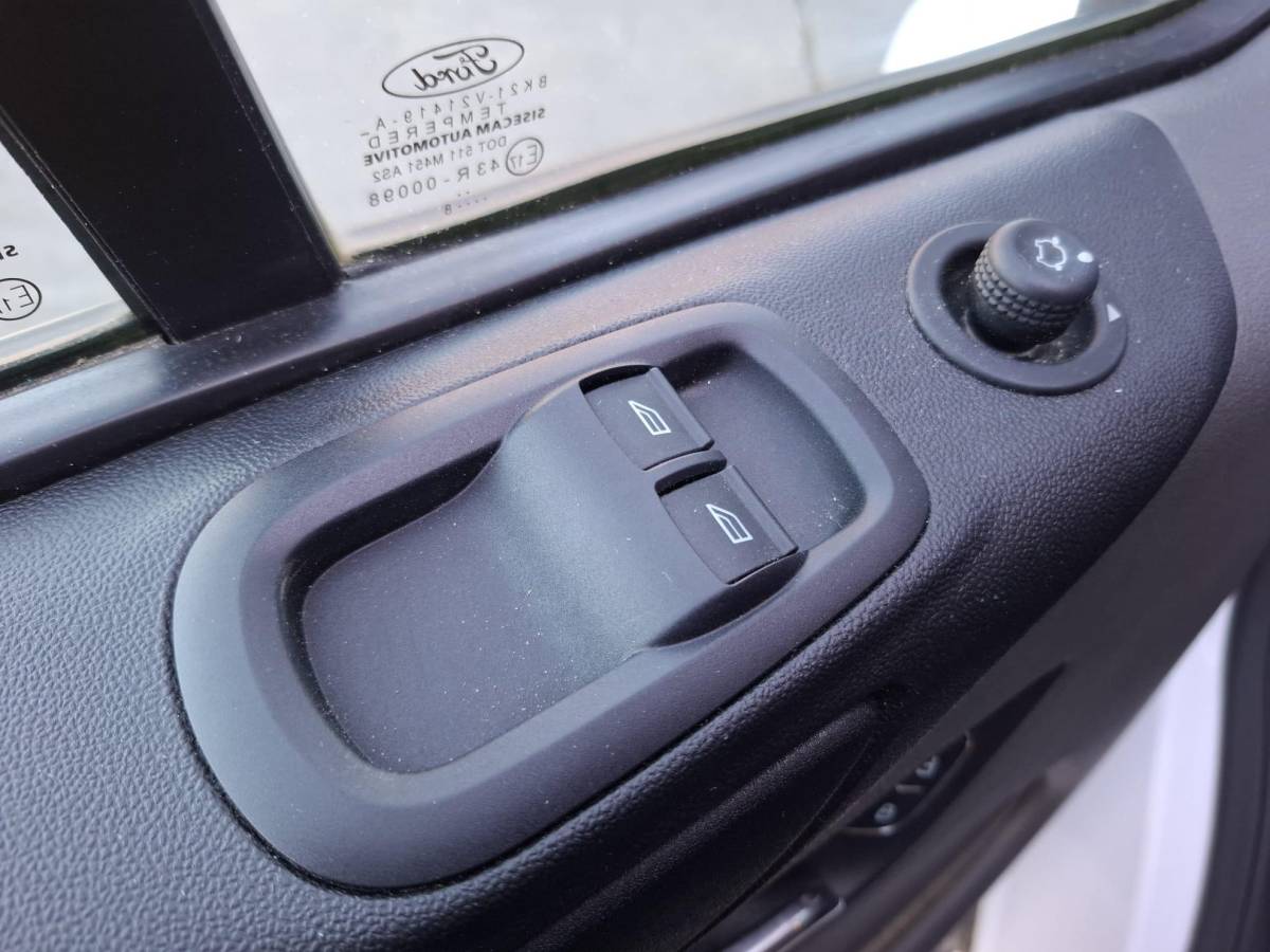 Ford Transit Custom Ford Transit Custom 340 2.0 TDCI L1H1 Trend AIRCO / CRUISE CONTROLE / 3 ZITS / TREKHAAK / EURO 6