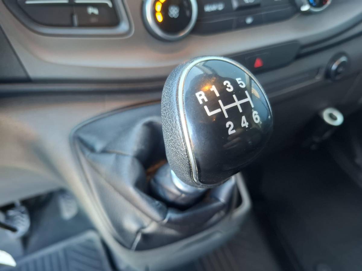 Ford Transit Custom Ford Transit Custom 340 2.0 TDCI L1H1 Trend AIRCO / CRUISE CONTROLE / 3 ZITS / TREKHAAK / EURO 6