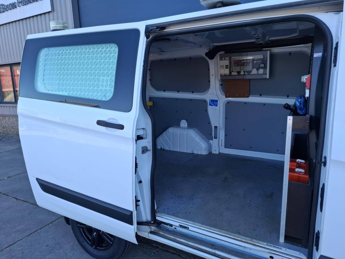 Ford Transit Custom Ford Transit Custom 340 2.0 TDCI L1H1 Trend AIRCO / CRUISE CONTROLE / 3 ZITS / TREKHAAK / EURO 6