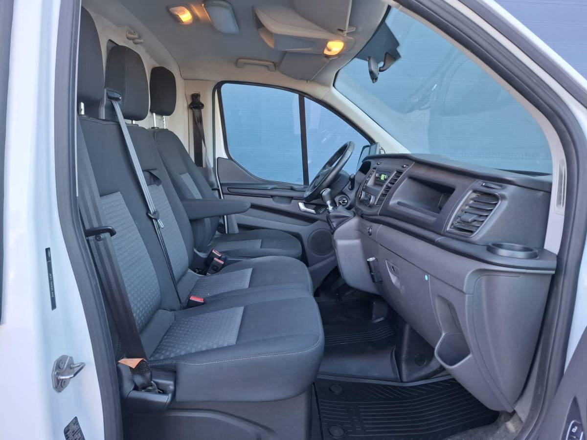 Ford Transit Custom Ford Transit Custom 340 2.0 TDCI L1H1 Trend AIRCO / CRUISE CONTROLE / 3 ZITS / TREKHAAK / EURO 6