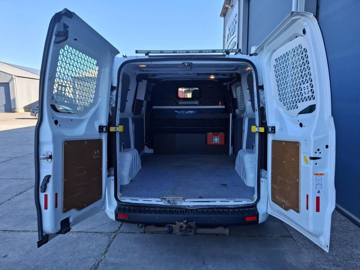 Ford Transit Custom Ford Transit Custom 340 2.0 TDCI L1H1 Trend AIRCO / CRUISE CONTROLE / 3 ZITS / TREKHAAK / EURO 6