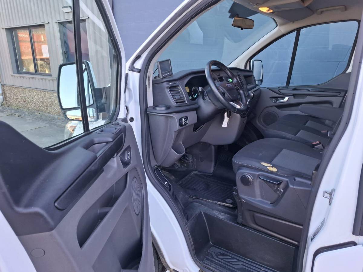 Ford Transit Custom Ford Transit Custom 340 2.0 TDCI L1H1 Trend AIRCO / CRUISE CONTROLE / 3 ZITS / TREKHAAK / EURO 6