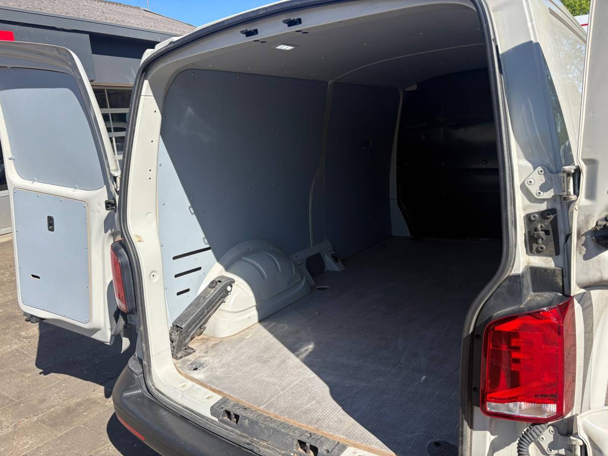 Volkswagen Transporter Volkswagen TRANSPORTER 2.0 TDI L2H1150PK!|DSG Automaat|cruise control|airco|achteruitrijcamera|apple carplay|drie zitplaatsen