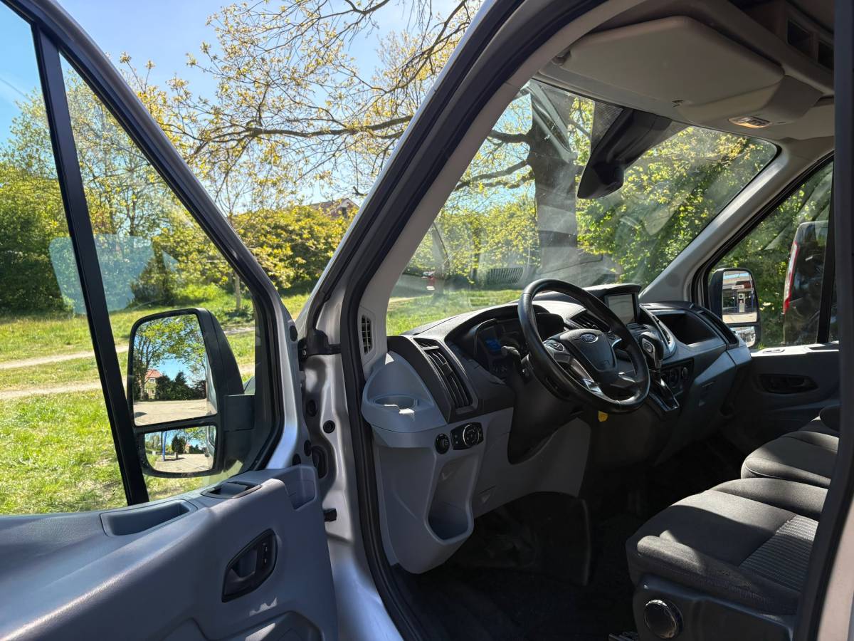 Ford Transit Ford Transit 350 2.0 TDCI L3H2 AUTOMAAT – Camera – Voorruitverw – Airco – Trekhaak – drie zitplaatsen – APPLE CARPLAY