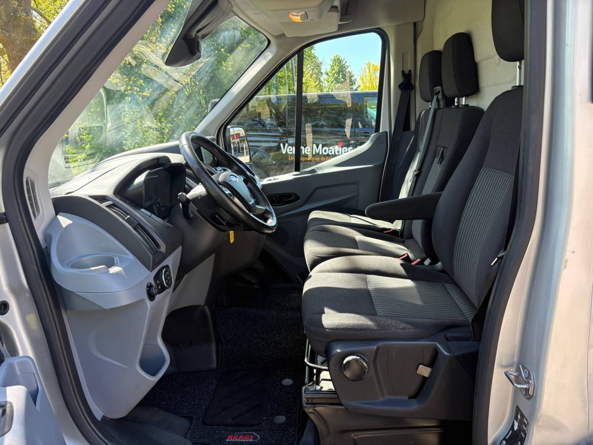 Ford Transit Ford Transit 350 2.0 TDCI L3H2 AUTOMAAT – Camera – Voorruitverw – Airco – Trekhaak – drie zitplaatsen – APPLE CARPLAY
