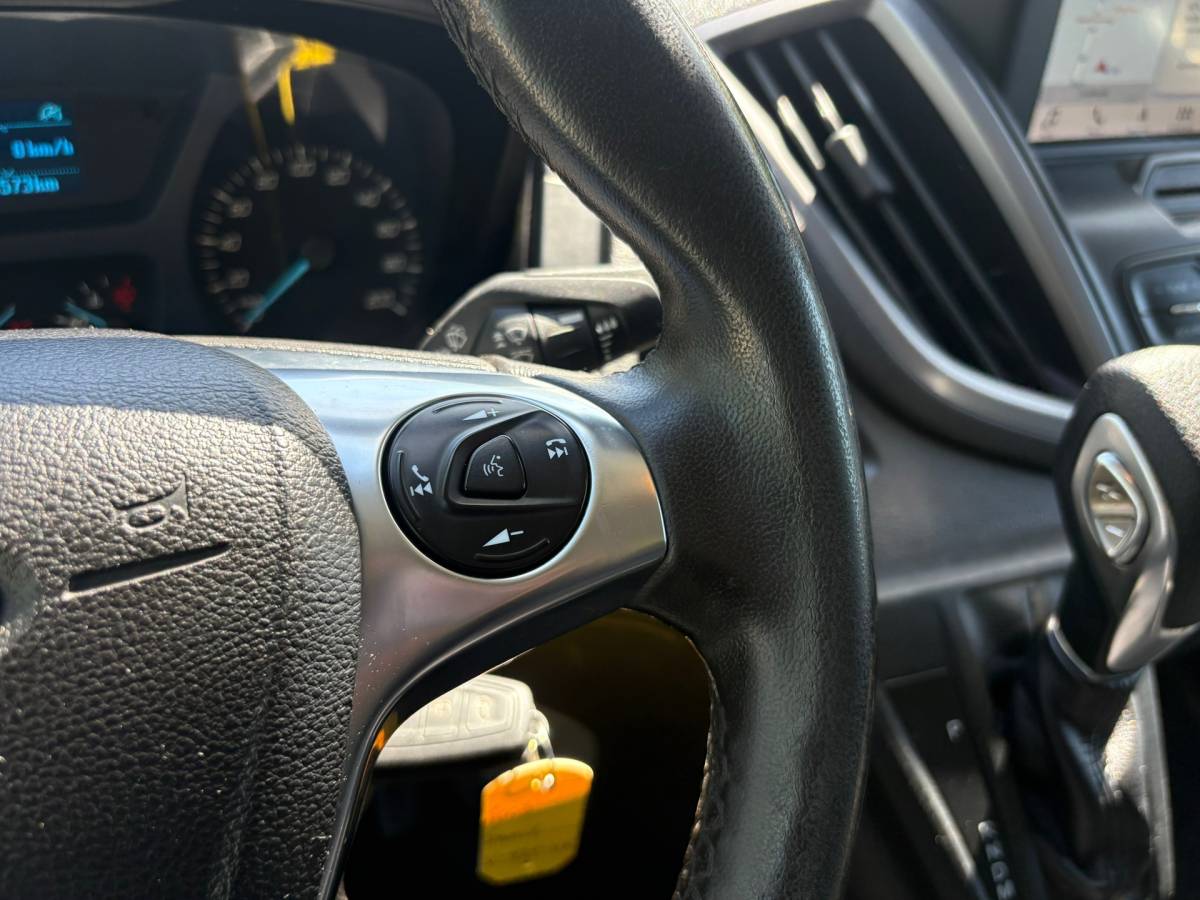 Ford Transit Ford Transit 350 2.0 TDCI L3H2 AUTOMAAT – Camera – Voorruitverw – Airco – Trekhaak – drie zitplaatsen – APPLE CARPLAY