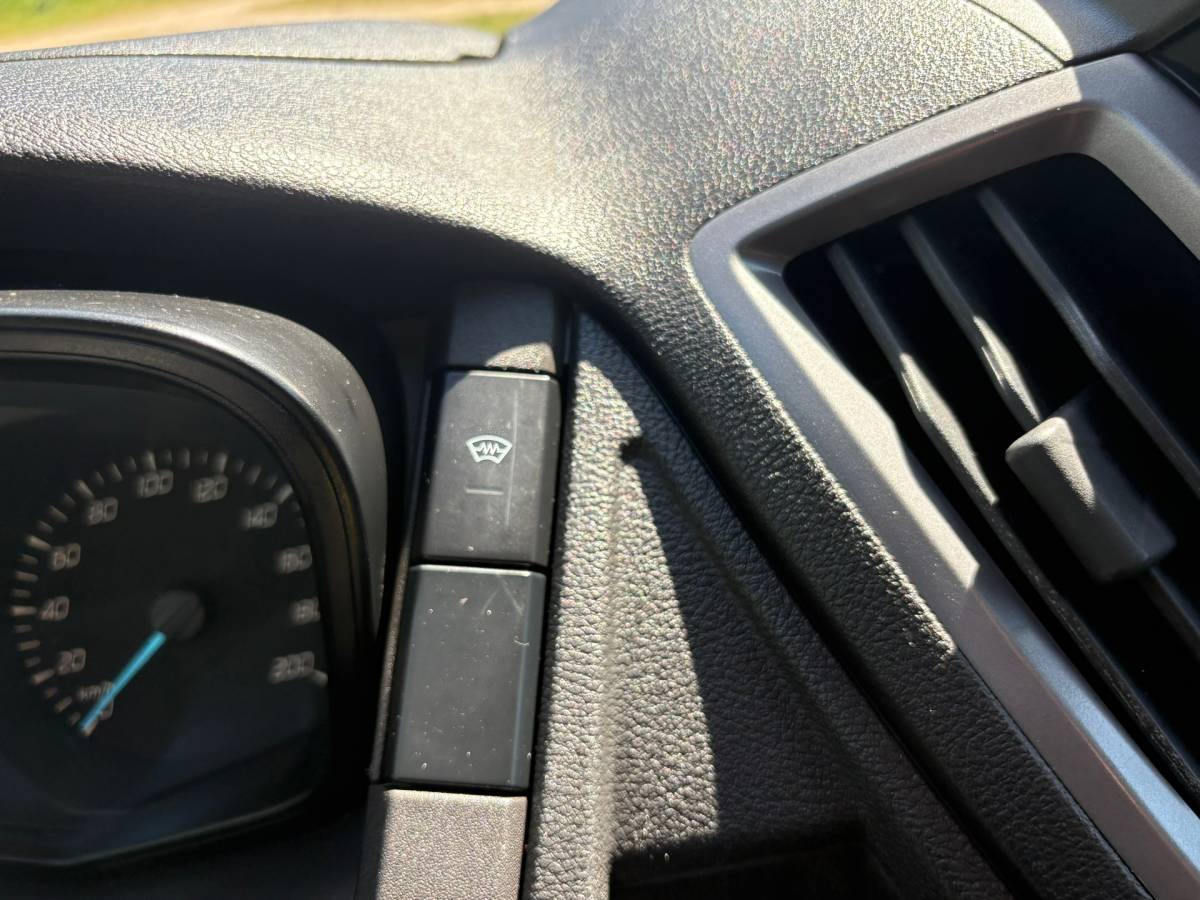 Ford Transit Ford Transit 350 2.0 TDCI L3H2 AUTOMAAT – Camera – Voorruitverw – Airco – Trekhaak – drie zitplaatsen – APPLE CARPLAY