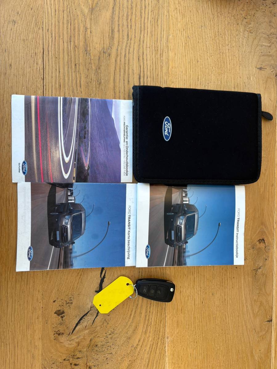 Ford Transit Ford Transit 350 2.0 TDCI L3H2 AUTOMAAT – Camera – Voorruitverw – Airco – Trekhaak – drie zitplaatsen – APPLE CARPLAY
