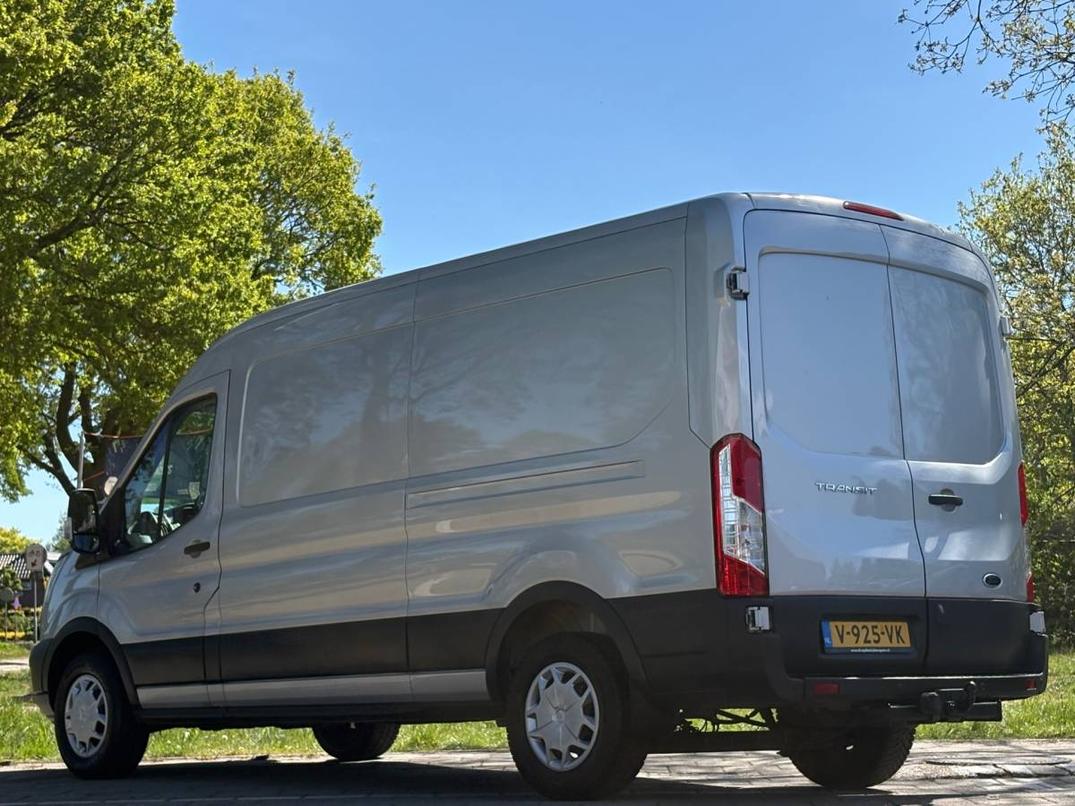 Ford Transit Ford Transit 350 2.0 TDCI L3H2 AUTOMAAT – Camera – Voorruitverw – Airco – Trekhaak – drie zitplaatsen – APPLE CARPLAY