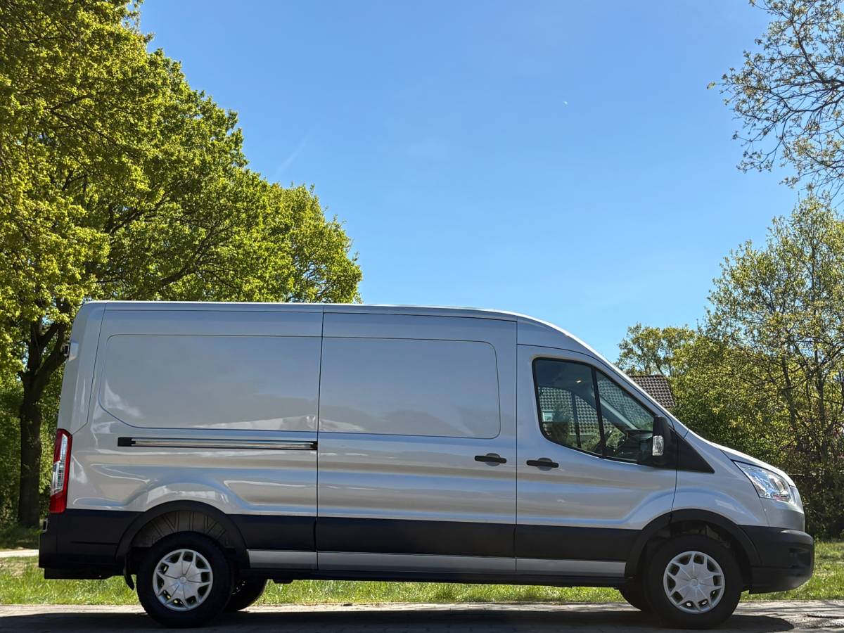 Ford Transit Ford Transit 350 2.0 TDCI L3H2 AUTOMAAT – Camera – Voorruitverw – Airco – Trekhaak – drie zitplaatsen – APPLE CARPLAY