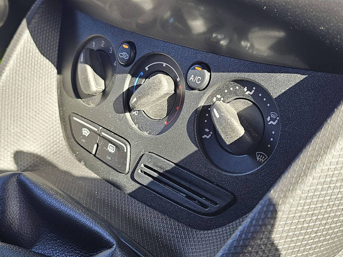 Ford Transit Connect FORD TRANSIT CONNECT 1.6 l1 navi 3-zit airco!