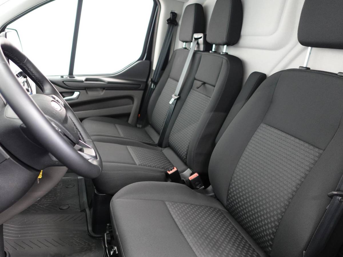 Ford Transit Custom Ford Transit Custom 300 2.0 TDCI L2H1 Trend Automaat Airco Navi Cruisecontrol Camera Parkeersensoren Trekhaak