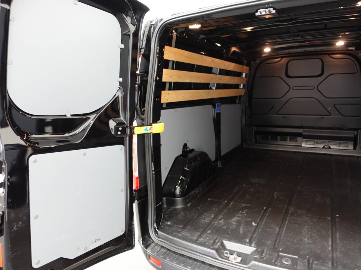 Ford Transit Custom Ford Transit Custom 300 2.0 TDCI L2H1 Trend Automaat Airco Navi Cruisecontrol Camera Parkeersensoren Trekhaak