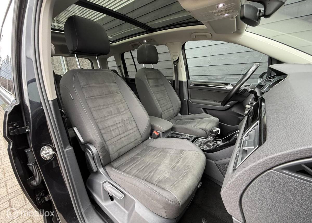 Volkswagen Touran Volkswagen Touran 1.4 TSI DSG Highline Pano.dak/Trekhaak/Camera
