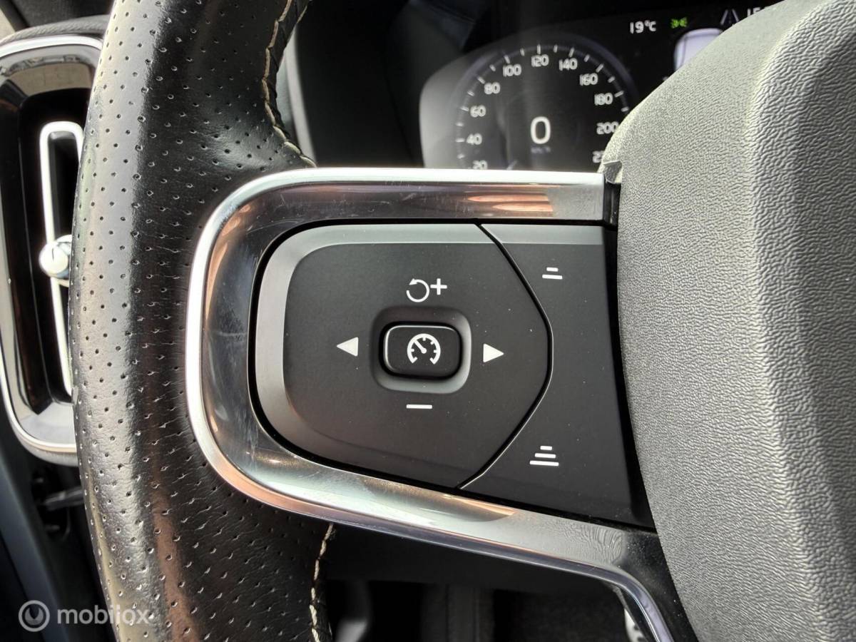 Volvo XC40 Volvo XC40 2.0 T4 R-Design 190PK LED/Clima/Cruise/Elektr.pakket