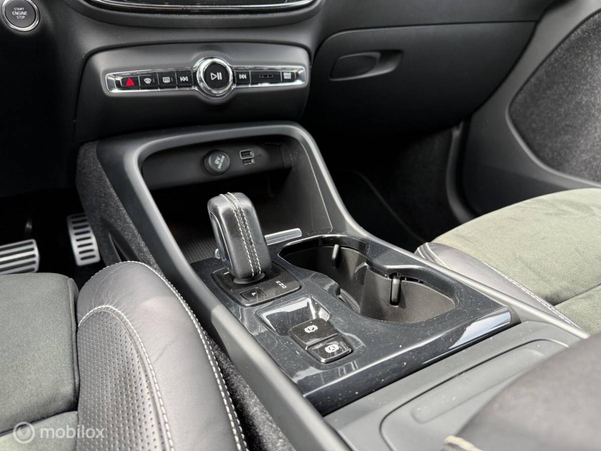 Volvo XC40 Volvo XC40 2.0 T4 R-Design 190PK LED/Clima/Cruise/Elektr.pakket