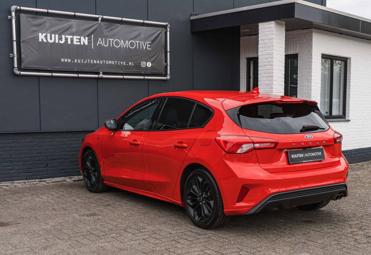 Ford Focus Ford Focus 1.0 EcoBoost ST Line / Automaat / LED / HUD / Winter pack!
