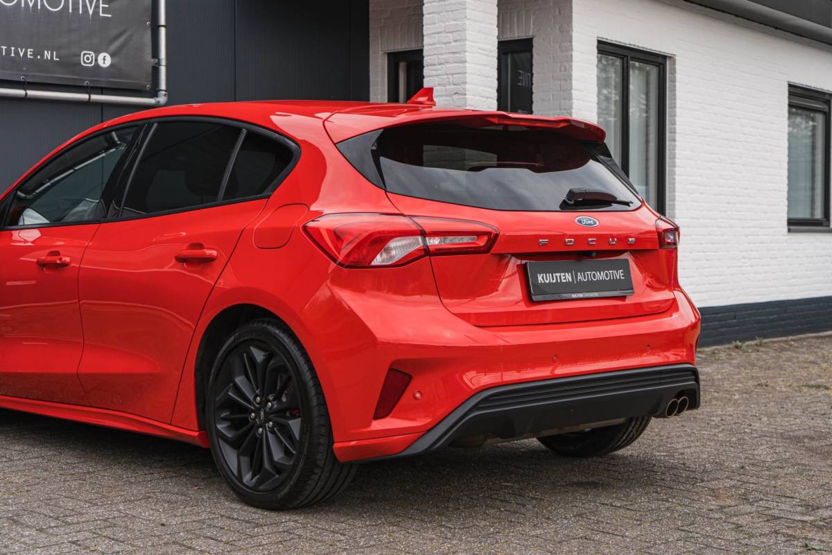 Ford Focus Ford Focus 1.0 EcoBoost ST Line / Automaat / LED / HUD / Winter pack!