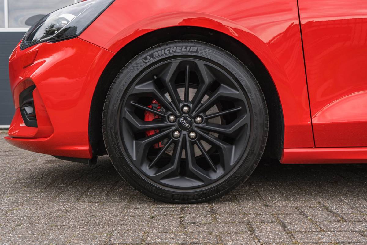 Ford Focus Ford Focus 1.0 EcoBoost ST Line / Automaat / LED / HUD / Winter pack!
