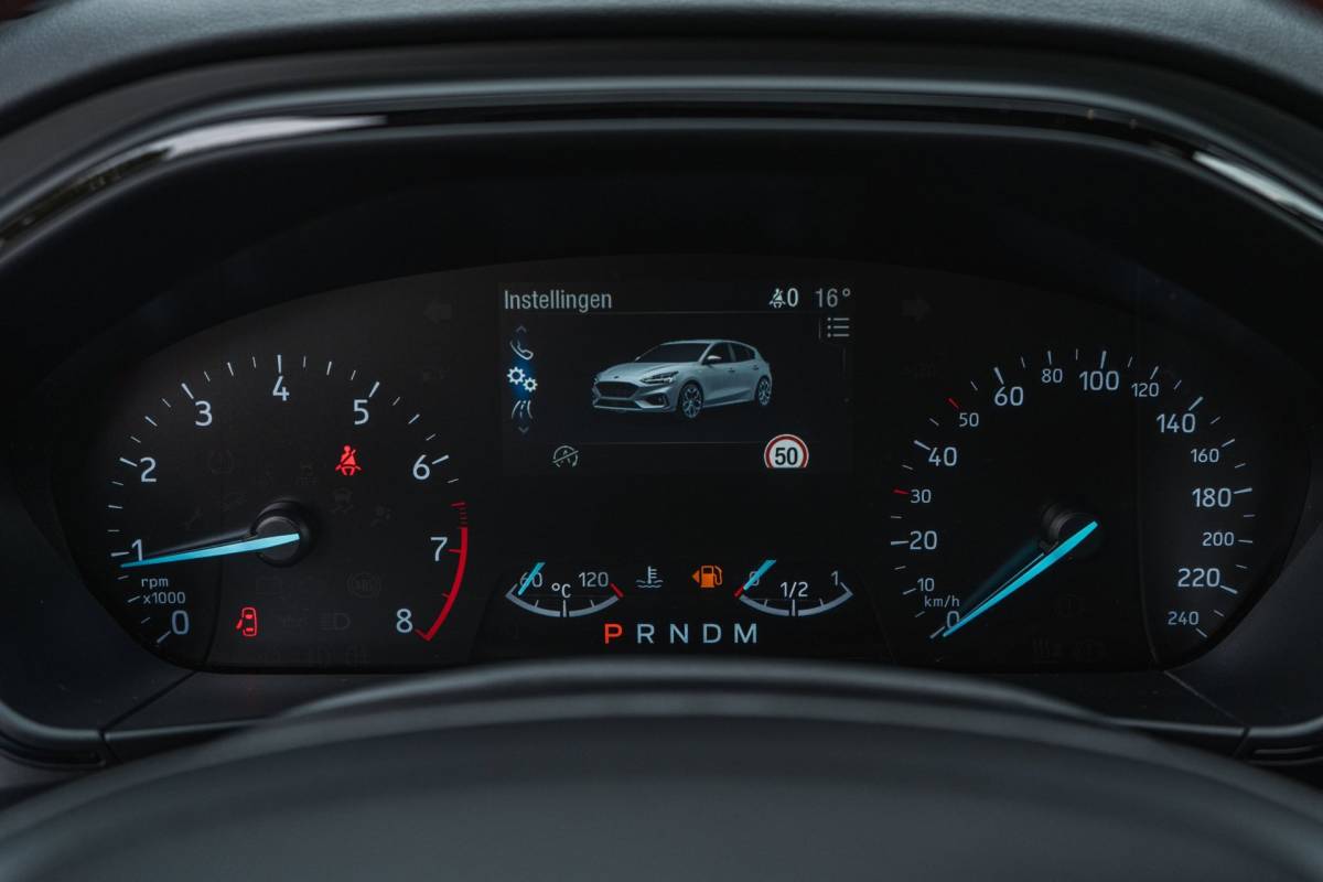 Ford Focus Ford Focus 1.0 EcoBoost ST Line / Automaat / LED / HUD / Winter pack!