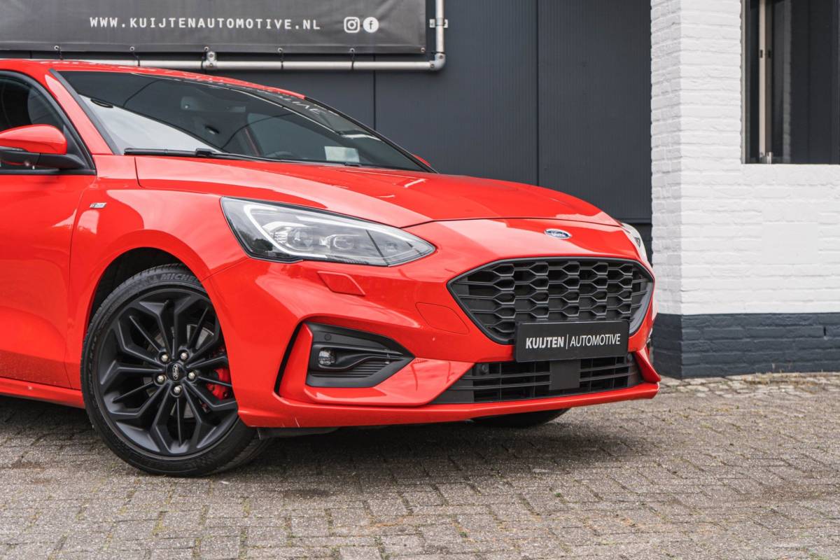 Ford Focus Ford Focus 1.0 EcoBoost ST Line / Automaat / LED / HUD / Winter pack!