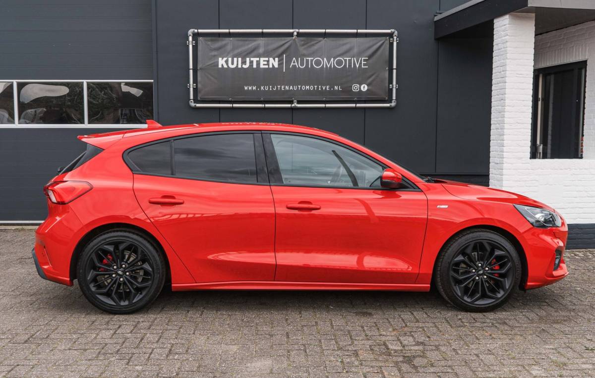Ford Focus Ford Focus 1.0 EcoBoost ST Line / Automaat / LED / HUD / Winter pack!