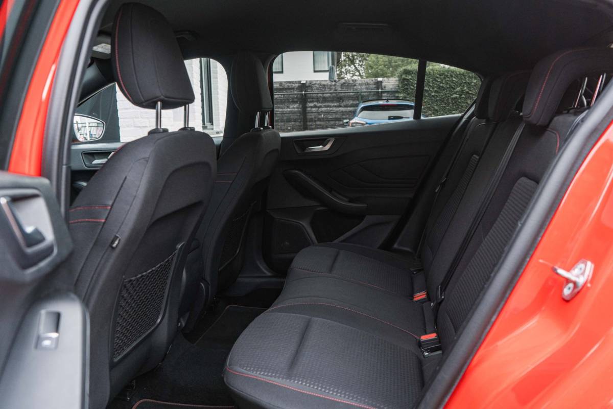 Ford Focus Ford Focus 1.0 EcoBoost ST Line / Automaat / LED / HUD / Winter pack!