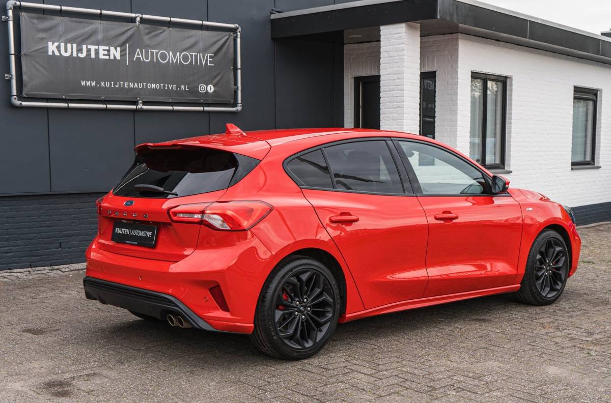 Ford Focus Ford Focus 1.0 EcoBoost ST Line / Automaat / LED / HUD / Winter pack!