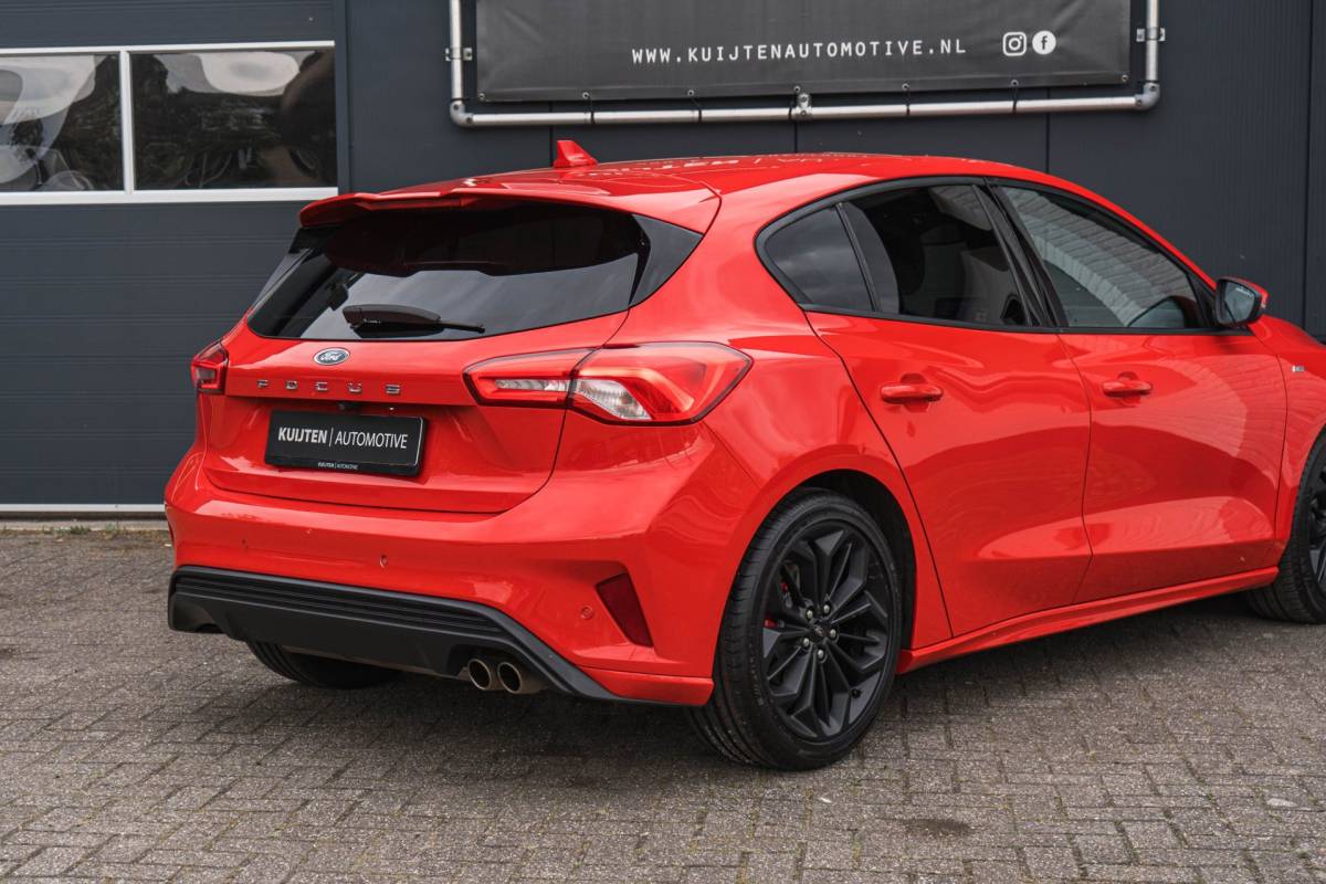 Ford Focus Ford Focus 1.0 EcoBoost ST Line / Automaat / LED / HUD / Winter pack!