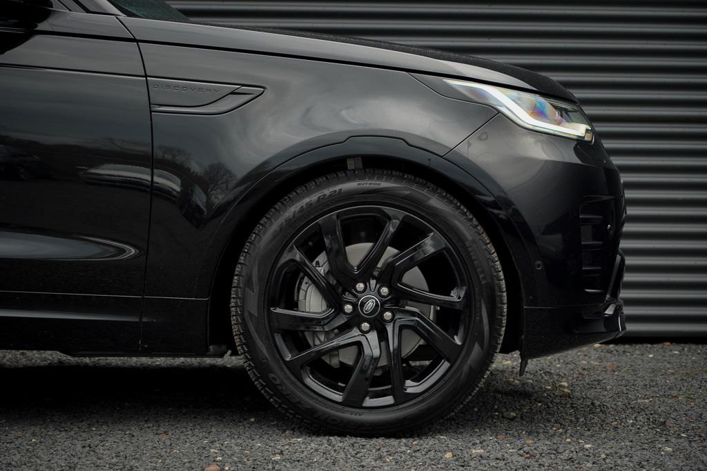 Land Rover Discovery Land Rover Discovery 3.0 D250 R-Dynamic SE / VAN / Pano / Trekhaak / Grijs Kenteken / Excl BTW