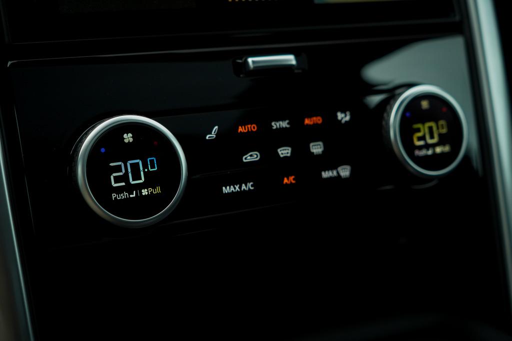 Land Rover Discovery Land Rover Discovery 3.0 D250 R-Dynamic SE / VAN / Pano / Trekhaak / Grijs Kenteken / Excl BTW
