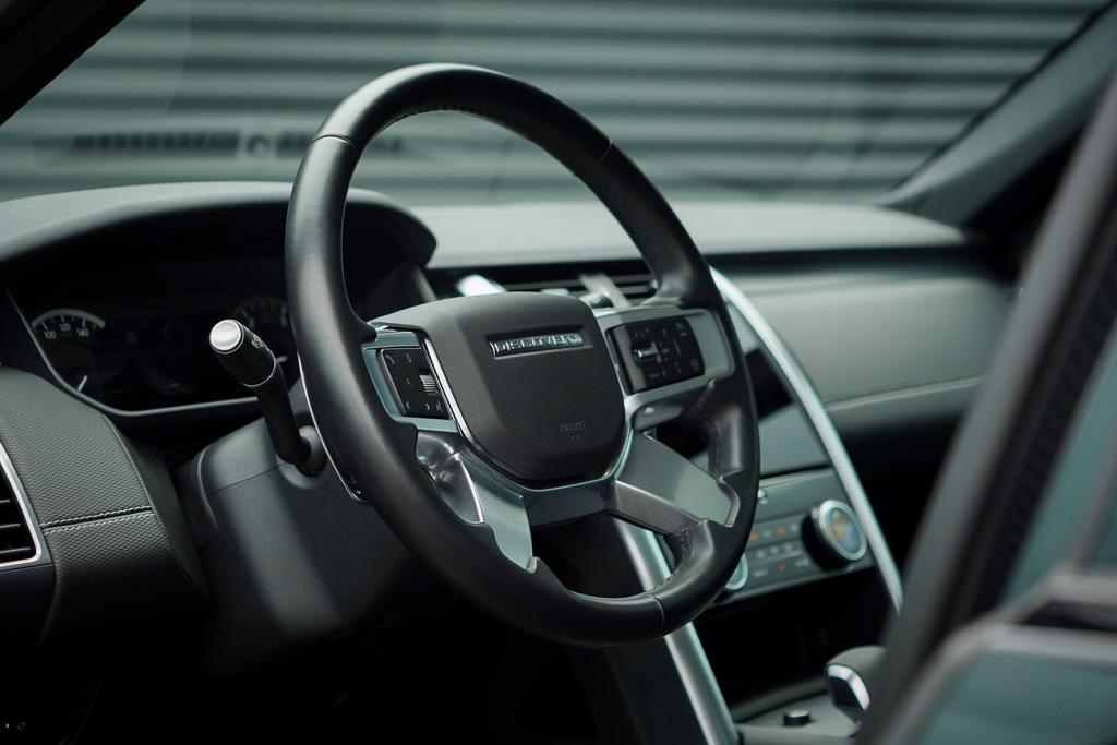 Land Rover Discovery Land Rover Discovery 3.0 D250 R-Dynamic SE / VAN / Pano / Trekhaak / Grijs Kenteken / Excl BTW