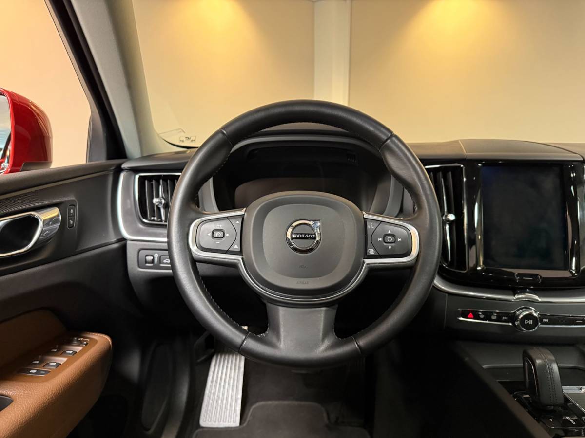 Volvo XC60 Volvo XC60 2.0 T8 Twin Engine AWD Momentum Pro *392Pk!* Pano|Leer|Carplay|Navi|Adapt.Cruise