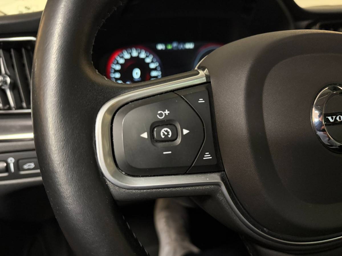 Volvo XC60 Volvo XC60 2.0 T8 Twin Engine AWD Momentum Pro *392Pk!* Pano|Leer|Carplay|Navi|Adapt.Cruise
