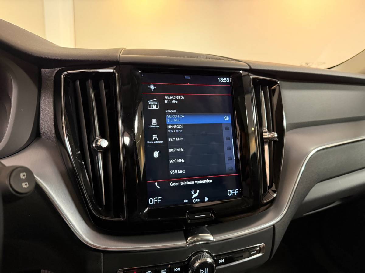 Volvo XC60 Volvo XC60 2.0 T8 Twin Engine AWD Momentum Pro *392Pk!* Pano|Leer|Carplay|Navi|Adapt.Cruise