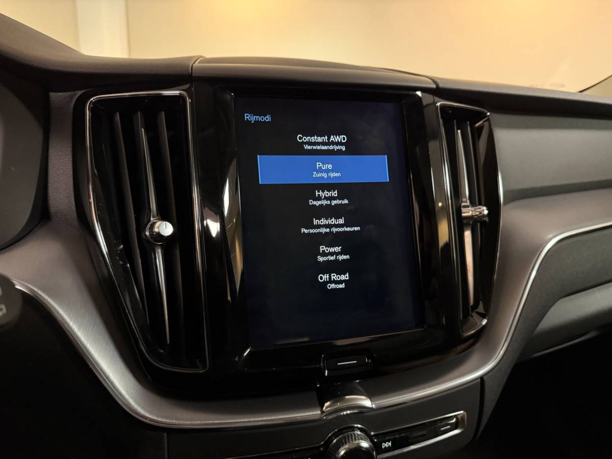 Volvo XC60 Volvo XC60 2.0 T8 Twin Engine AWD Momentum Pro *392Pk!* Pano|Leer|Carplay|Navi|Adapt.Cruise