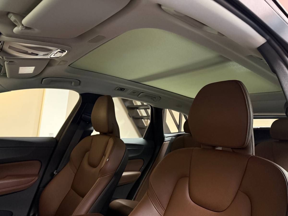 Volvo XC60 Volvo XC60 2.0 T8 Twin Engine AWD Momentum Pro *392Pk!* Pano|Leer|Carplay|Navi|Adapt.Cruise