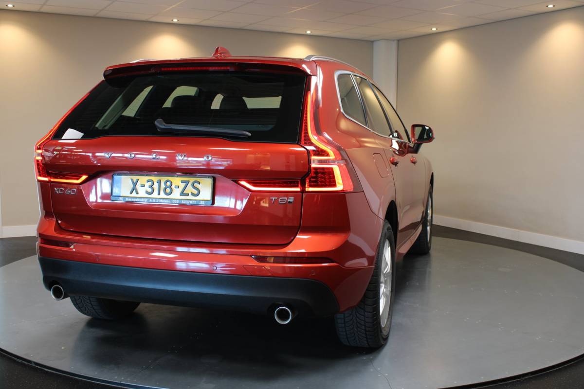 Volvo XC60 Volvo XC60 2.0 T8 Twin Engine AWD Momentum Pro *392Pk!* Pano|Leer|Carplay|Navi|Adapt.Cruise