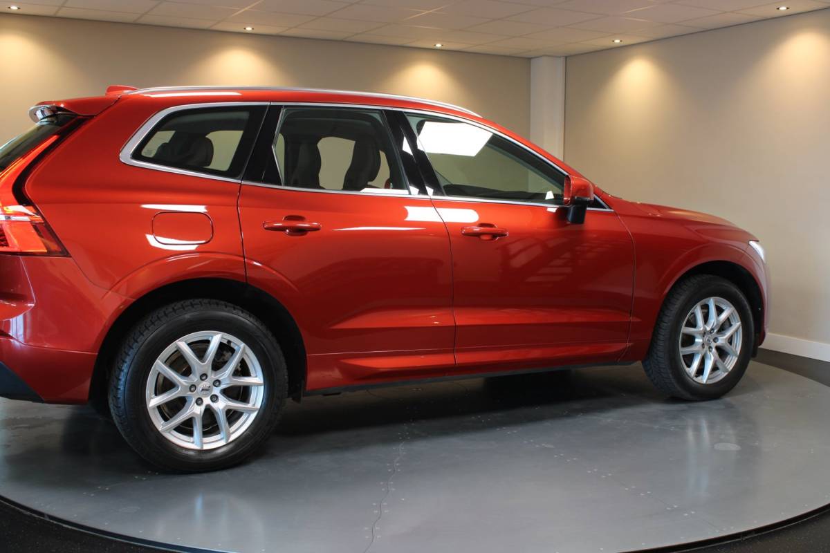 Volvo XC60 Volvo XC60 2.0 T8 Twin Engine AWD Momentum Pro *392Pk!* Pano|Leer|Carplay|Navi|Adapt.Cruise