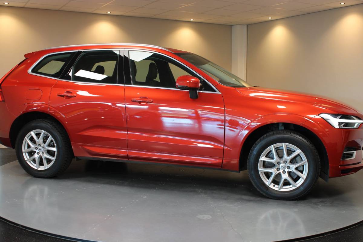 Volvo XC60 Volvo XC60 2.0 T8 Twin Engine AWD Momentum Pro *392Pk!* Pano|Leer|Carplay|Navi|Adapt.Cruise