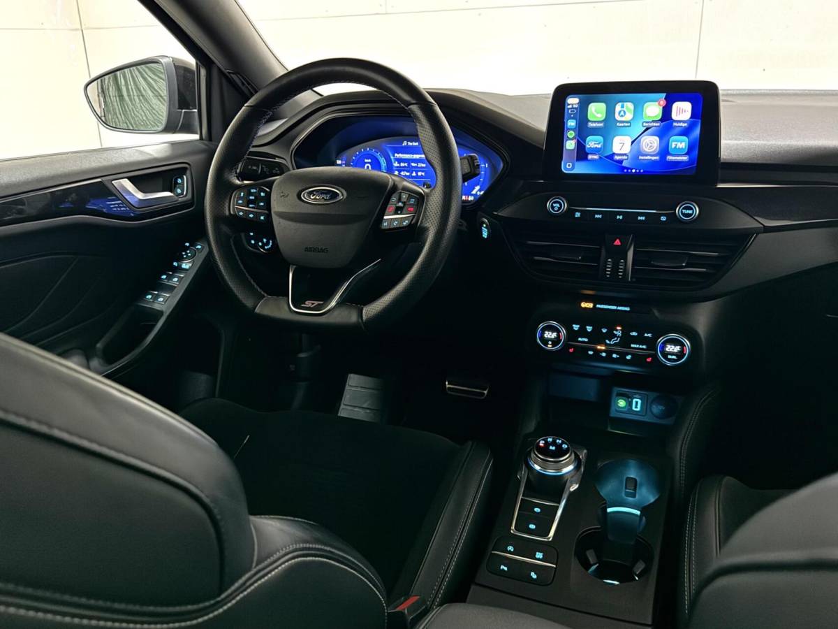 Ford Focus Ford Focus 2.3 EcoBoost ST-3 Pano Camera Recaro Navi Stoelv