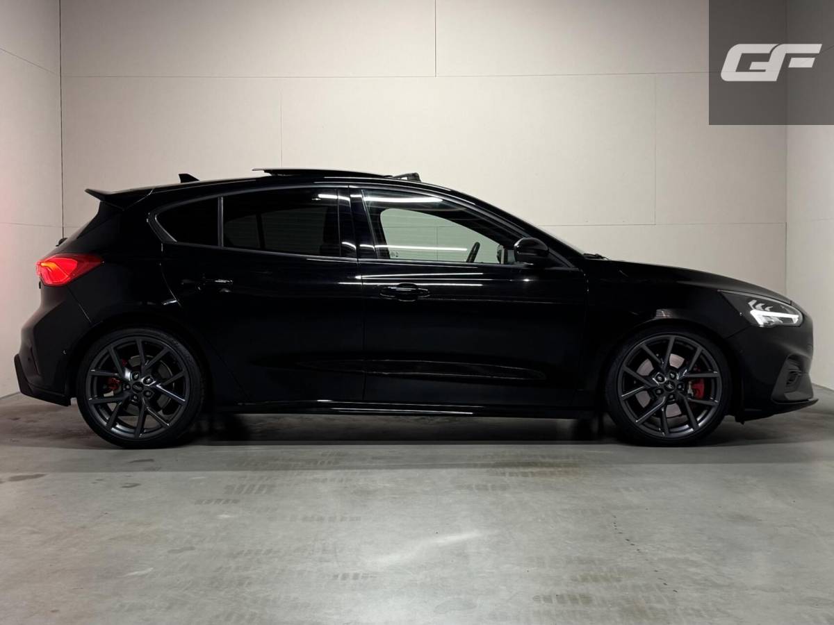 Ford Focus Ford Focus 2.3 EcoBoost ST-3 Pano Camera Recaro Navi Stoelv