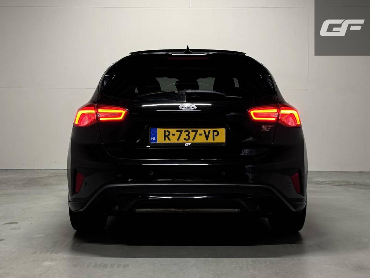 Ford Focus Ford Focus 2.3 EcoBoost ST-3 Pano Camera Recaro Navi Stoelv