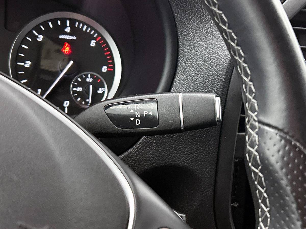 Mercedes-Benz Vito Mercedes-Benz Vito 114 CDI Lang Automaat Apple Carplay Camera Trekhaak Cruise control Airco Bluetooth