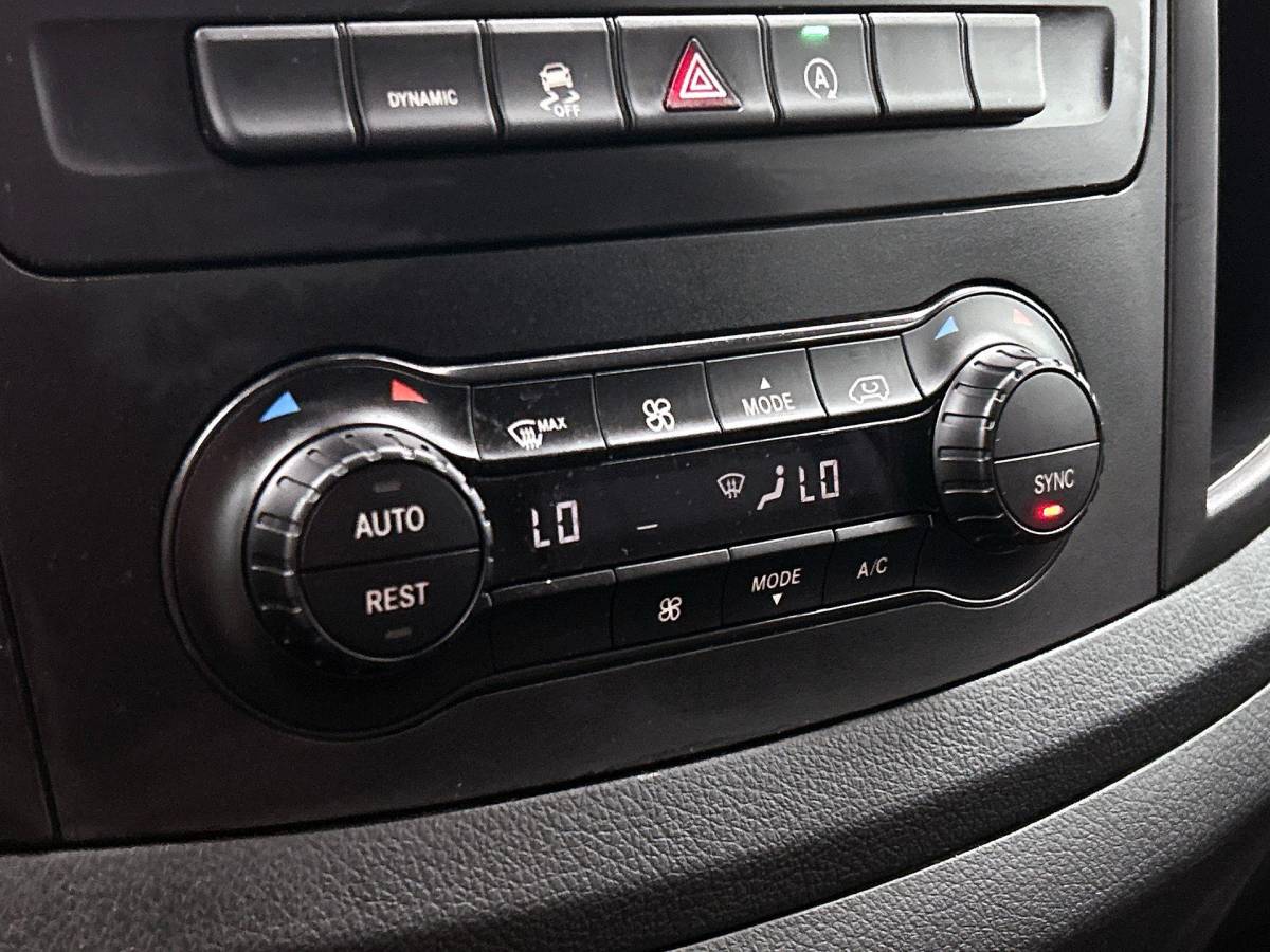 Mercedes-Benz Vito Mercedes-Benz Vito 114 CDI Lang Automaat Apple Carplay Camera Trekhaak Cruise control Airco Bluetooth