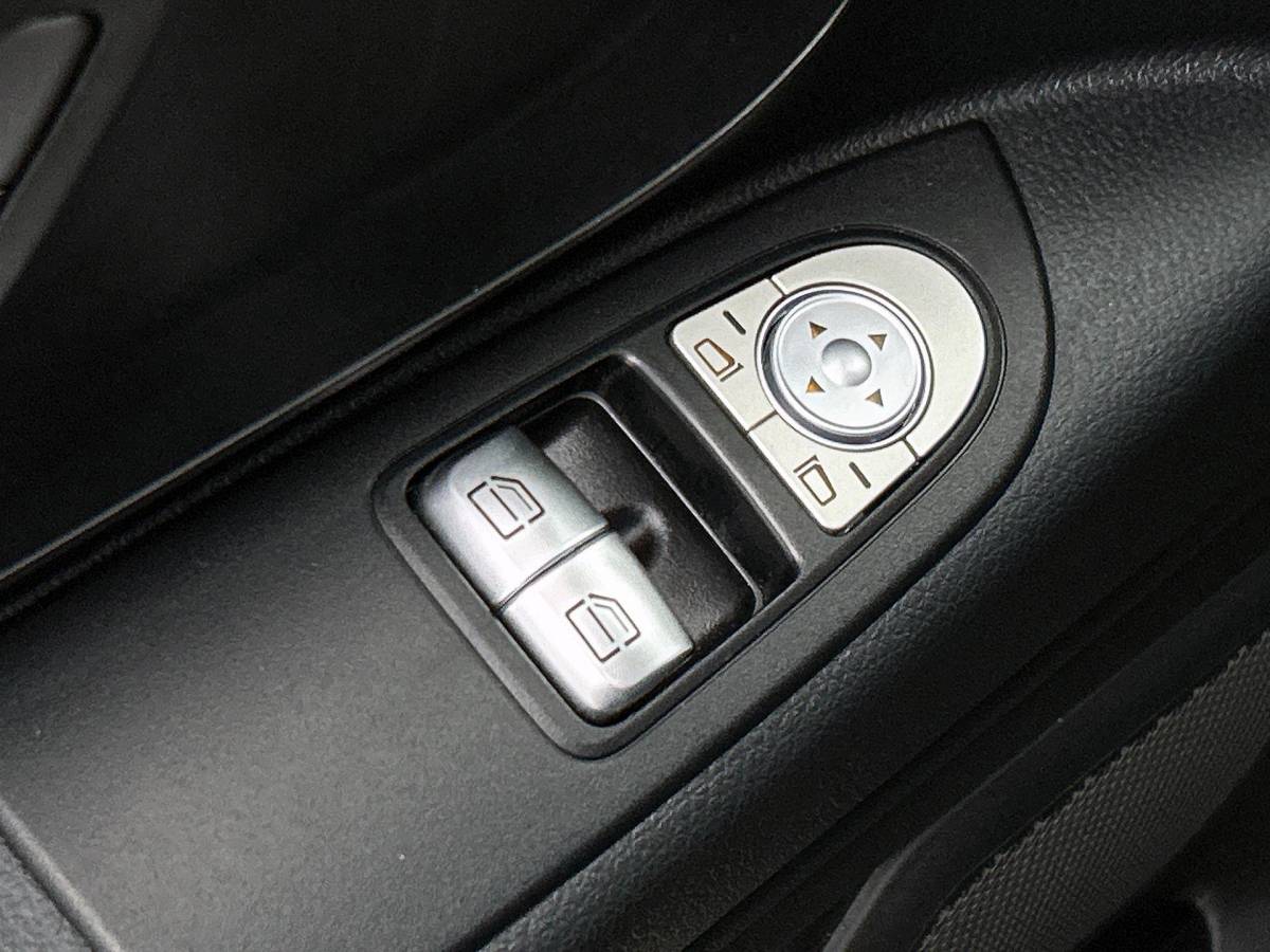 Mercedes-Benz Vito Mercedes-Benz Vito 114 CDI Lang Automaat Apple Carplay Camera Trekhaak Cruise control Airco Bluetooth