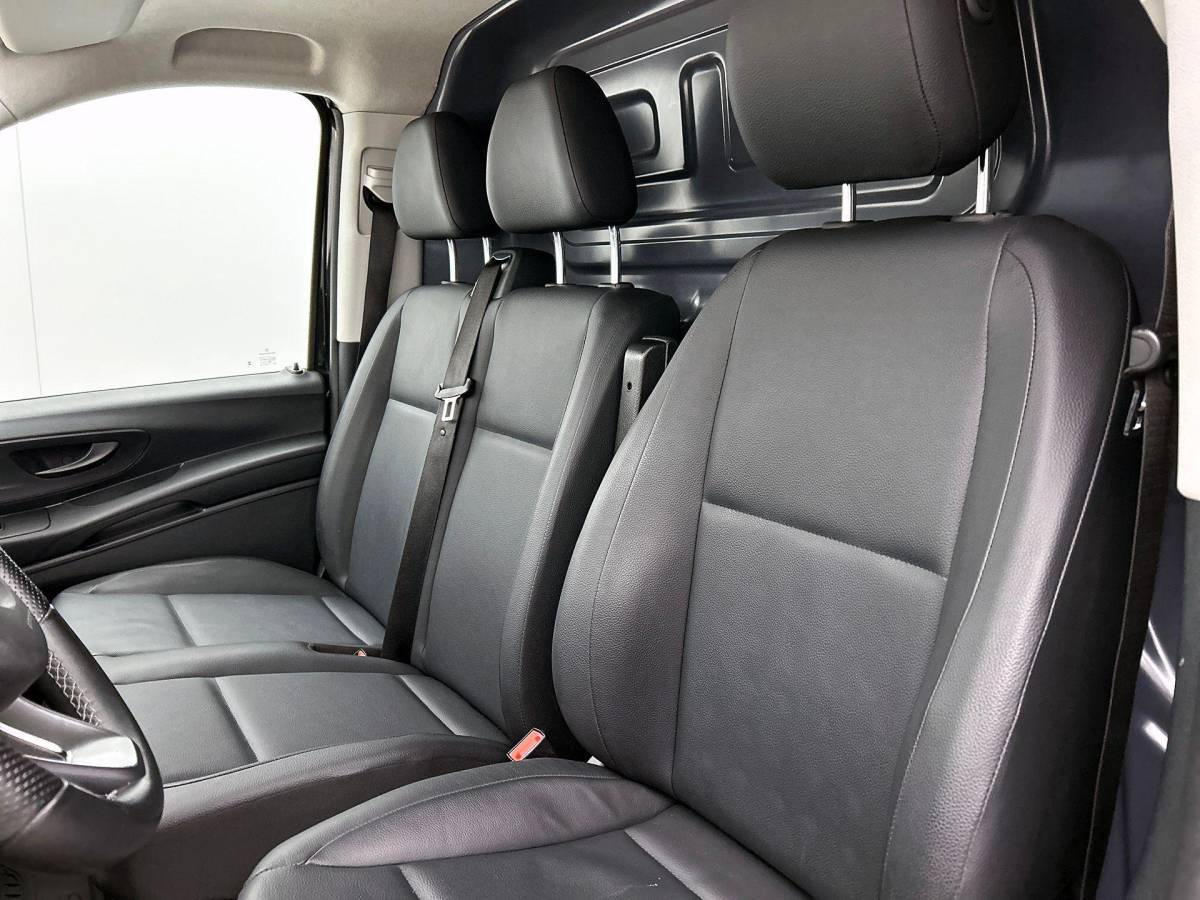 Mercedes-Benz Vito Mercedes-Benz Vito 114 CDI Lang Automaat Apple Carplay Camera Trekhaak Cruise control Airco Bluetooth