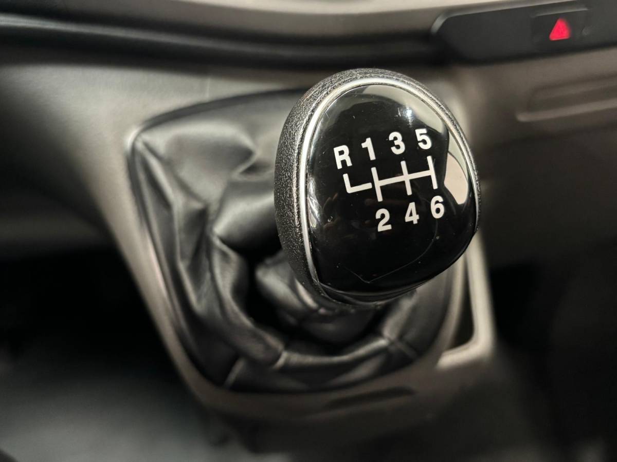 Ford Transit Custom Ford Transit Custom 280 2.0 TDCI L1H1 Trend Airco Navigatie Cruise Control Trekhaak Stoelverwarming